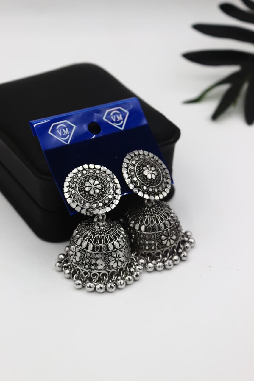 Earing Lovers.