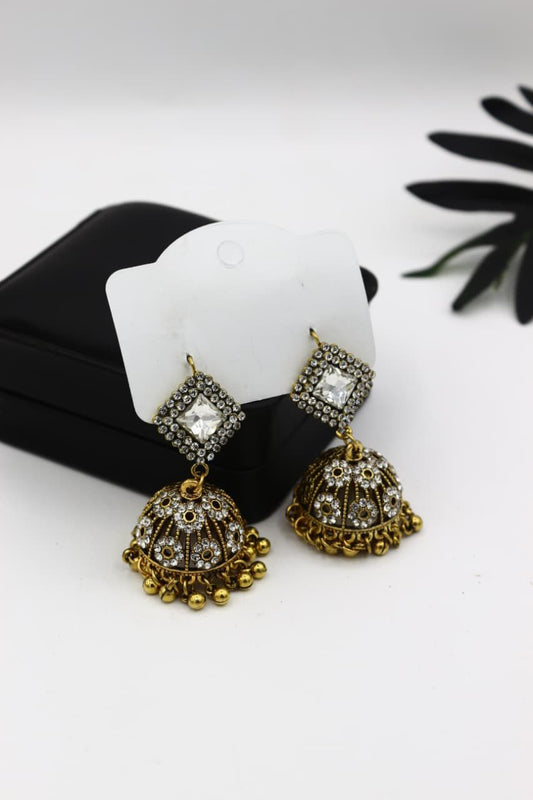 Earing Lovers.