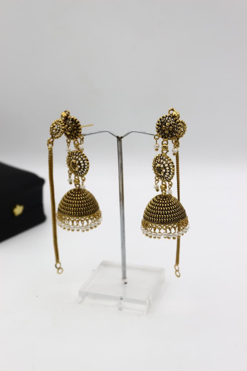 Earing Lovers.